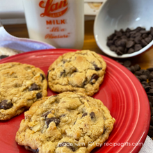 Load image into Gallery viewer, Aunt Lisa's Scrumptious Chocolate Chip Cookies Recipe